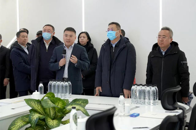 中慶建設(shè)集團董事長邵占廣作數(shù)字化管理匯報_副本.jpg